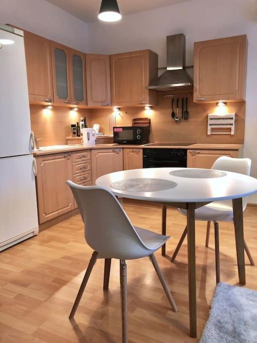 Modern & Cozy Apartment Near Hockey & Football Arena Bratislava Exterior foto